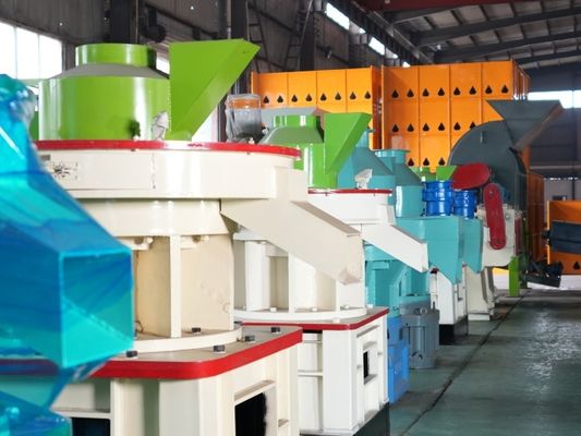 Komercyjna rolnicza maszyna do produkcji pelletu drzewnego 2-12 mm z silnikiem Diesla