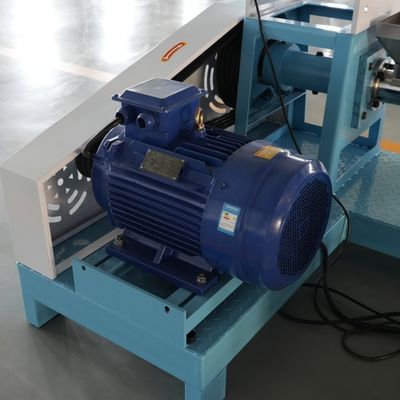 500 kg / H Maszyna do produkcji peletek do małych ryb 2,2 kW Moc cięcia