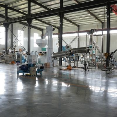 1,8t / H W pełni automatyczna maszyna do produkcji peletek do karmienia ryb Młyn 50hz 132kw