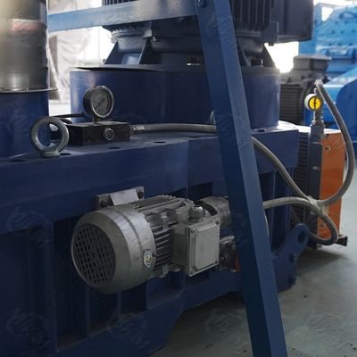 OEM Maszyna do produkcji peletu drzewnego z trocin opałowych 100-4000 kg / h z silnikiem Diesla