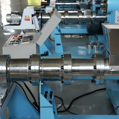 1mm pływająca maszyna do granulowania karmy dla ryb 320kg 380V Wytłaczarka do karmy dla zwierząt domowych