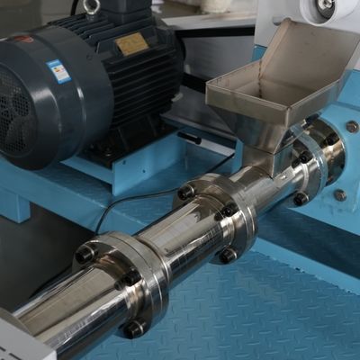 400 kg / H ODM Pływająca linia do produkcji peletek do paszy dla ryb Pojedyncza śruba 90 mm