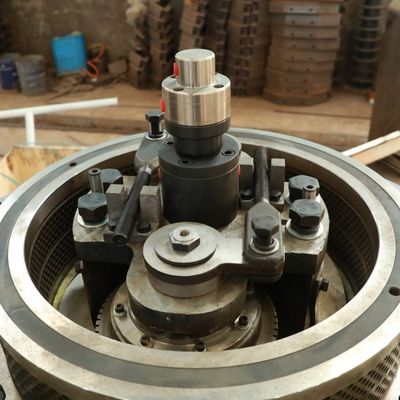 Pasza małe młyny peletowe do użytku domowego 600 kg / H 400 kg / H Przyjazny dla środowiska