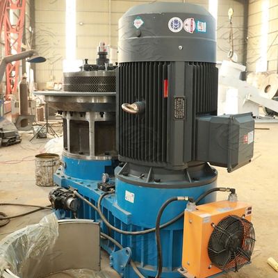 Młynek do pelletu drzewnego z napędem WOM 20 mm z rolkami