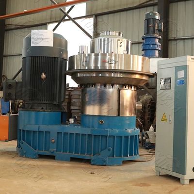 Lucerna Bagasse Biopaliwo Plastikowa maszyna do produkcji peletów 5000 kg / H 2 mm