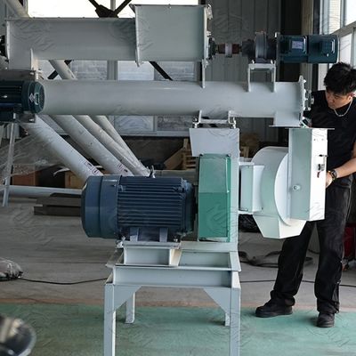 CE Ręczna maszyna do peletowania paszy dla ryb 350-450 kg / h Maszyna do produkcji paszy dla bydła