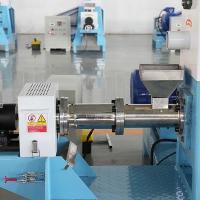 TSE85 Sprzęt do produkcji granulatu paszowego dla ryb Pyłoszczelny od 1 do 5 ton Duża pojemność