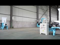 Pływająca maszyna do karmienia ryb